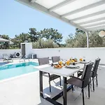 Villaphysis With Private Pool